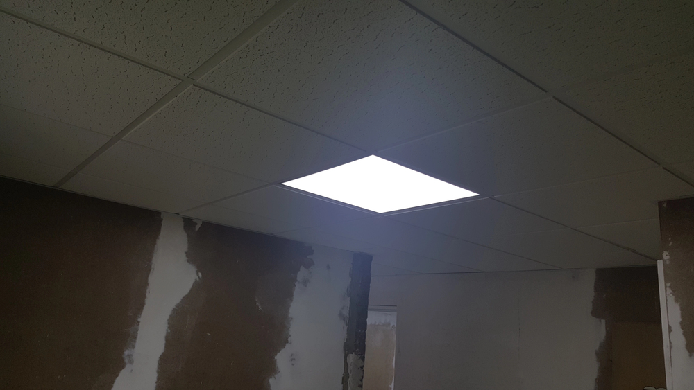 Plafón reticulado en oficina